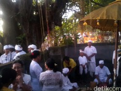 Kisah Mistis Saat Upacara Mecaru Mengantar Angeline Pulang ke Tanah Jawa