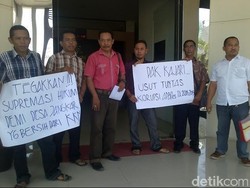 Laporkan Korupsi Kades, Warga Geruduk Kantor Kejaksaan Situbondo