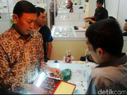 Begini Cerita Wiranto di Pameran di PTIK Soal Hobinya Koleksi Batu Akik