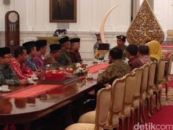 Ini Reaksi Din Saat Diterima Jokowi yang Kenakan Pakaian Militer