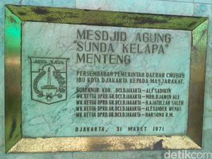 Berburu Takjil Murah Meriah di Masjid Sunda Kelapa Berburu Takjil Murah Meriah di Masjid Sunda Kelapa