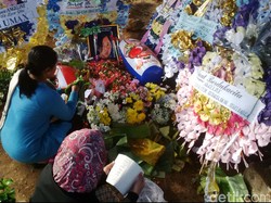 Hotma Sitompoel Bela Margriet Soal Angeline yang Mesti Beri Makan Ayam