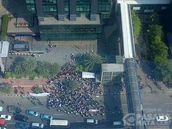 Ada Demo di Depan Plaza UOB Jl Thamrin, Lalin Macet Panjang