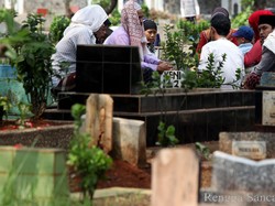 Doa Ziarah Kubur untuk Mendoakan Orang Tua, Saudara hingga Guru