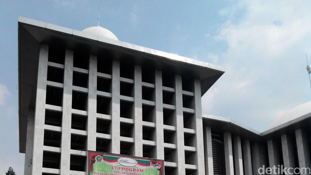 Masjid Istiqlal dan Ketua Bidang Takmir Buya Adnan