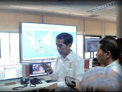 Bongkar Muat Pelabuhan Indonesia Lama, Jokowi Ancam Copot Menteri