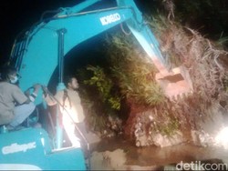 2 Alat Berat Dipakai Selamatkan 2 Korban Tebing Longsor Pantai Sadranan