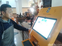 e-Kios, dari Akte Kelahiran hingga Antrean Berobat Bisa Didapat di Sini