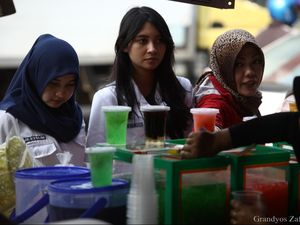 Pemkot soal Kerumunan di Johar Baru: Pembelinya Mancing, Tak Bisa Diatur
