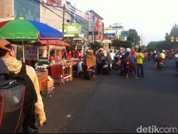 Bulan Ramadhan, Pedagang Takjil Ramaikan Jalan Panjang