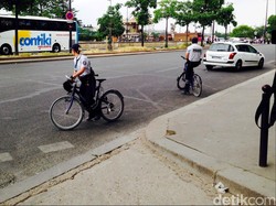 Begini Saat Polisi di Paris Usir PKL yang Mangkal di Trotoar, Jakarta?