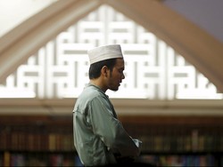 Bad Boy Masa Sekolah ini Tersentuh Teman Salat hingga Jadi Mualaf