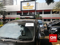 Kadishub Sukses Polisikan Taksi Uber, Ahok: Kalau Mau Dipecat Jadi Rajin