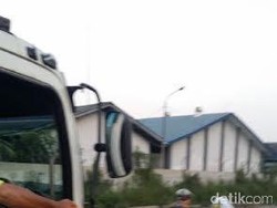 Polantas Bagi-bagi Tajil ke 540 Sopir Truk dan Pengojek di Cilincing