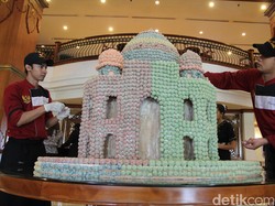 Miniatur Masjid dari Onde-onde ini Pikat Pengunjung Hotel