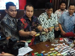 Kelompok Penipu Simpan Ratusan Kartu ATM, 22 di Antaranya Nama Pejabat
