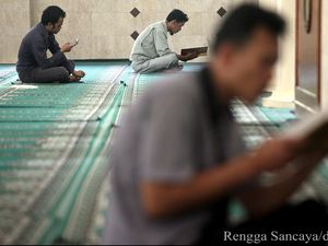 7 Amalan Setelah Sholat Jumat, Laki-laki Muslim Wajib Tahu dan Amalkan!