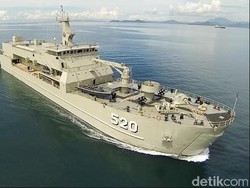 Ini KRI Teluk Bintuni, Kapal Angkut Tank Leopard Buatan Dalam Negeri