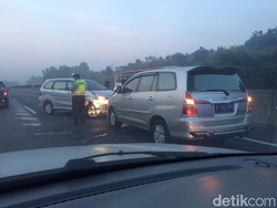 Kecelakaan di KM 39 Arah Cikampek Libatkan Innova dan Avanza