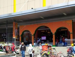 Tukang Becak Bikin Semrawut Alun-alun, Satpol PP: Itu Kewenangan Dishub