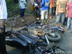 Pemotor Hanya Bisa Teriak Saat TransJ Nyelonong dari SPBU dan Menabrak