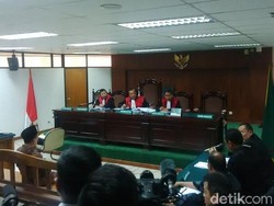 Fuad Amin Jalan Operasi Kandung Kemih, Sidang Ditunda 1 Bulan