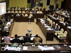 Penjelasan Komisi II Soal Revisi UU Pilkada yang Molor