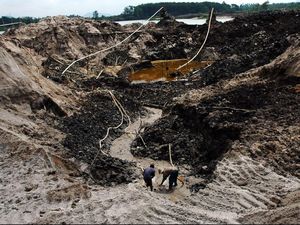 Izin Tambang Naik Tajam Sejak Otonomi Daerah, Banyak yang Bodong Izin Tambang Naik Tajam Sejak Otonomi Daerah, Banyak yang Bodong