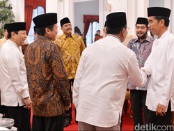 Ketua DPR: Selamat Ultah Jokowi, Saya Suguhkan Bakmi Simbol Panjang Umur