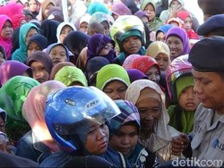 Ribuan Warga Sumenep Antre Pembagian Zakat