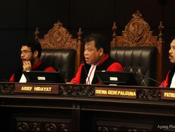 Nasib OJK Ditentukan 9 Hakim Konstitusi Siang Ini