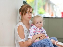 Injak Zat Kimia Berbahaya Saat Main di Pantai, Kaki Amelia Alami Luka Bakar