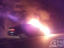 BMW Terbakar di Tol Merak arah Tangerang