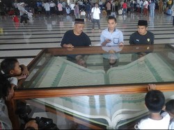 Melongok Alquran Akbar di Masjid Raya Makassar