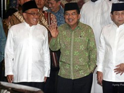 Hadiri Acara MKGR di Hotel Bidakara, JK dan Ical Terlihat Akrab