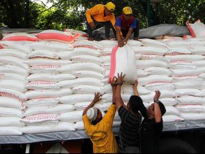 Biang Kerok Gula Rafinasi Rembes ke Pasar Tradisional Biang Kerok Gula Rafinasi Rembes ke Pasar Tradisional
