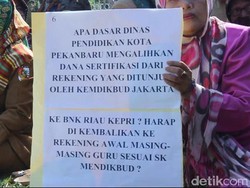 Dana Sertifikasi Dipotong Dana Infak, Ratusan Guru Demo di Pekanbaru