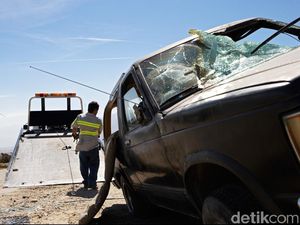 Kecelakaan Beruntun di Exit Tol Joglo Jakbar, 1 Orang Tewas dan 2 Terluka Kecelakaan Beruntun di Exit Tol Joglo Jakbar, 1 Orang Tewas dan 2 Terluka