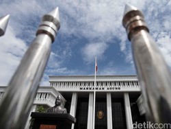 M Askin, Hakim di MA yang Menolak Pencabutan Hak Politik Gubernur Riau
