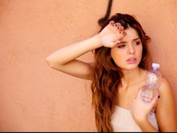 4 Tips agar Tidak Dehidrasi Saat Berpuasa