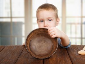 Prinsip Makan Harus Habis Dituding Tingkatkan Risiko Kegemukan Anak