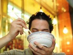 Jangan Buru-buru, Ini 5 Dampak Makan Terlalu Cepat