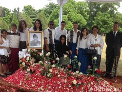 Kisah dr Ben Mboi yang Kerap Jadi Murid Saat Bermain dengan Cucunya