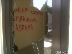 Tuntut Bupati Diadili, Mahasiswa Muba di Yogya Pecahkan Kaca dan Coret Asrama
