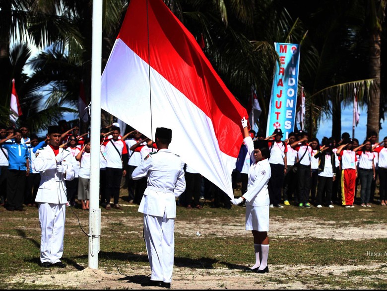 Siswa Wajib Nyanyikan Indonesia Raya 3 Stanza saat Upacara Bendera