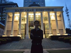 Welin Kusuma Kolektor 27 Gelar Akademik yang Hobi Belajar