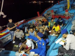 Serunya Sahur on The Sea ala Polair Banyuwangi dan Nelayan