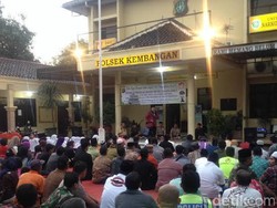 Buka Puasa Bersama 3 Pilar, Polsek Kembangan Santuni Anak Yatim