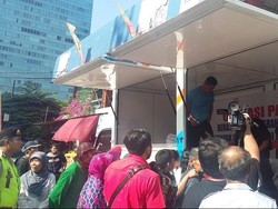 Cerita Ibu-ibu yang Antre Gula Murah di Pasar Benhil