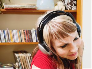 Ini 7 Lagu yang Cocok Didengarkan untuk Menemani Waktu Belajar